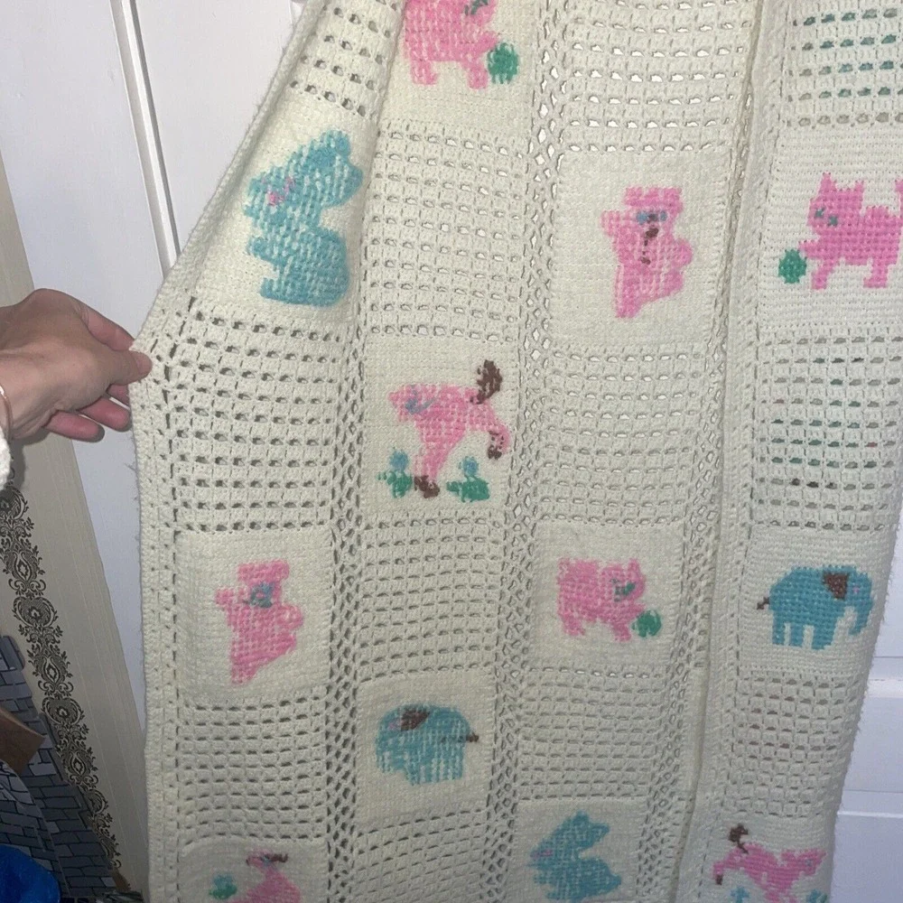 Vintage Hand‎ Crocheted Baby Infant Blanket Animals Neutral Yarn